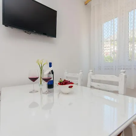 Appartement Josko - Omis Duće