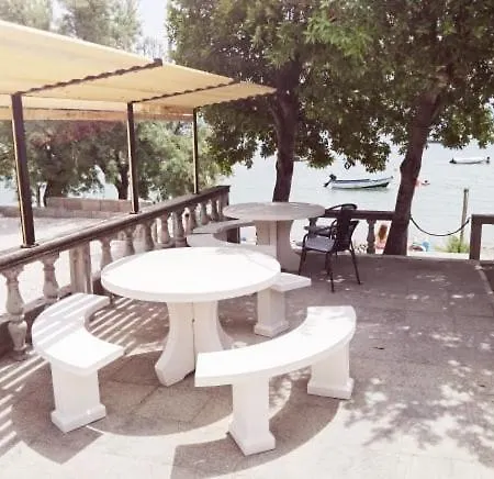 Appartement Josko - Omis Duće